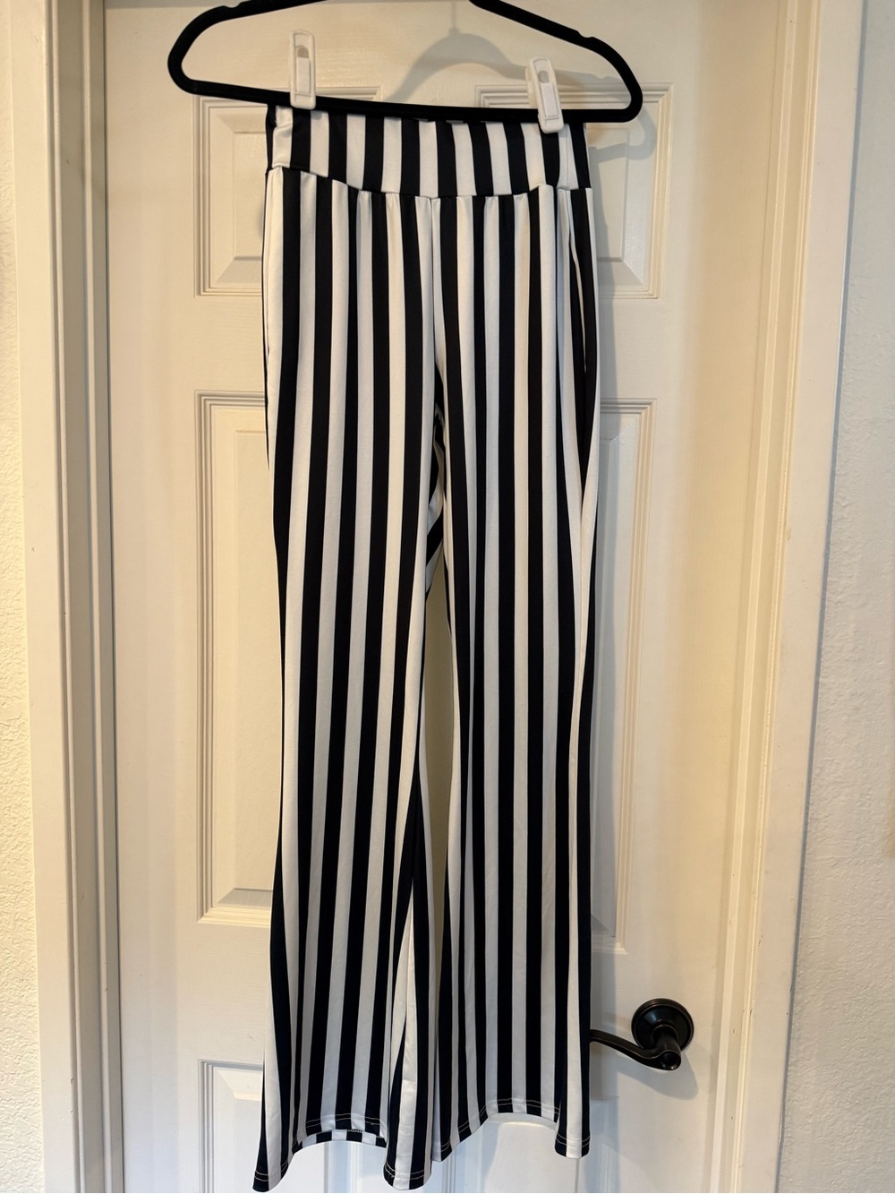 ROMWE Black and White Vertical Stripe Wide-Leg Pants